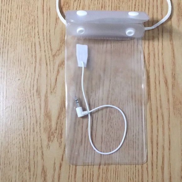 iPhone waterproof pouch Great for Boating Water Events Activities Etc - Picture 2 of 6